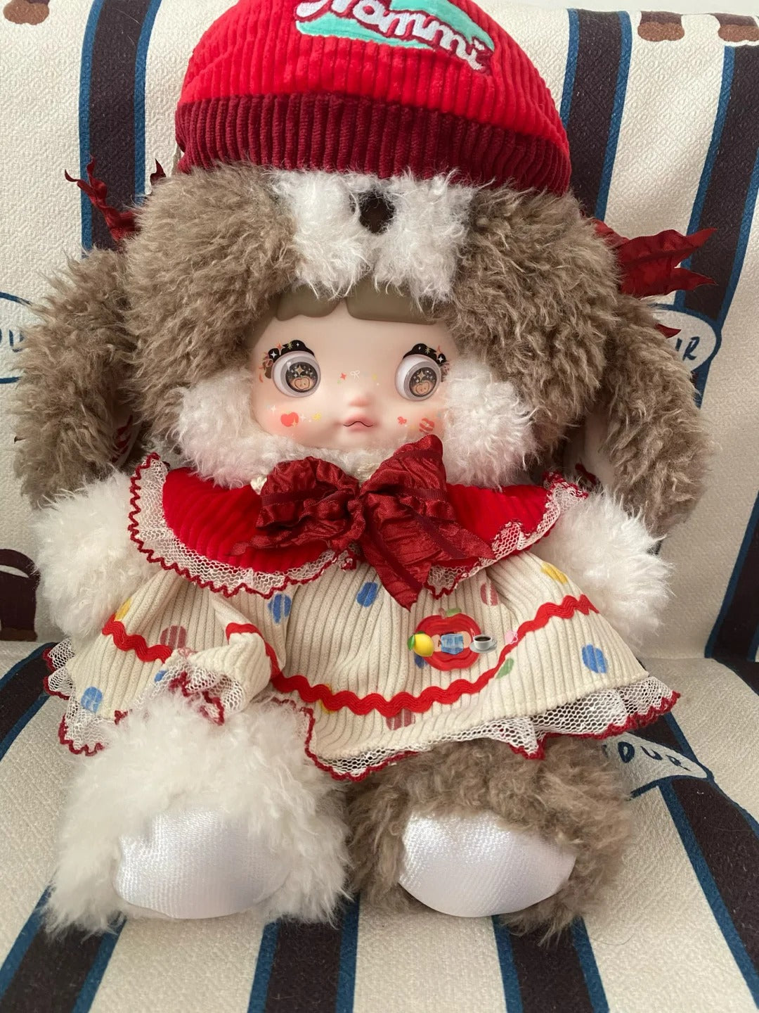 Nommi Glutinous Rice takes a bite of an apple 400% plush hanging card