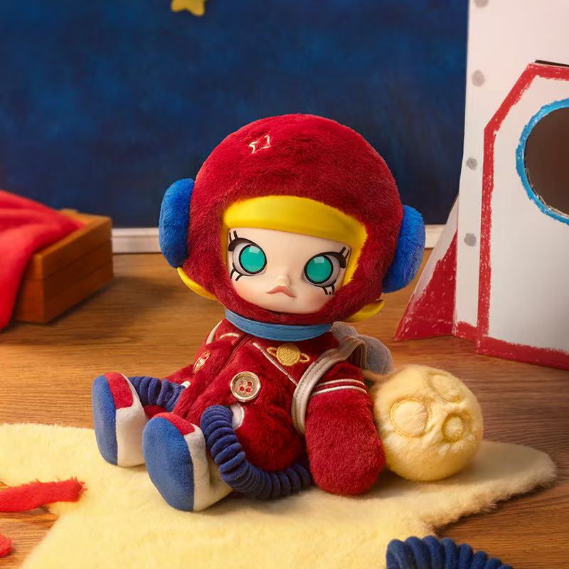 Hello MOLLY, Moon 18 action figure